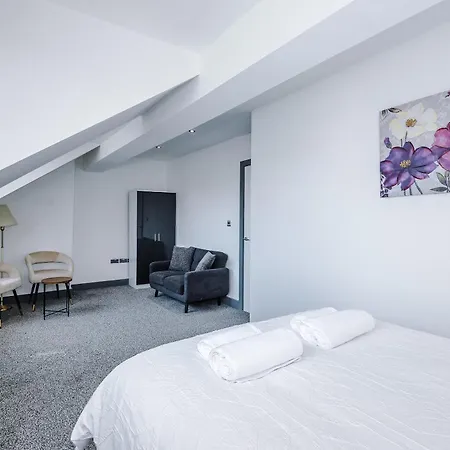 Bright 1-bed Near Centre