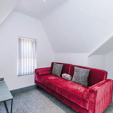 Bright 1-bed Near Centre