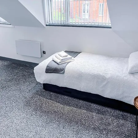 Apartment Spotless 1-bed, Nr St James's, Parking *