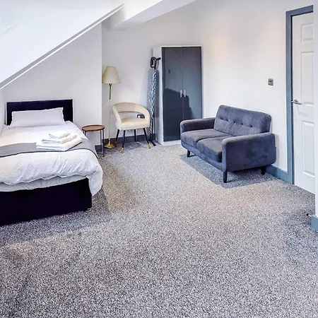 Spotless 1-bed, Nr St James's, Parking